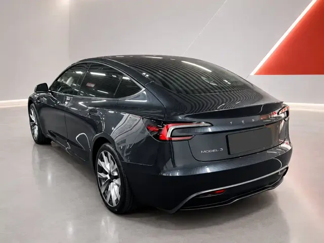 Tesla Model 3 — Фото автомобиля 4