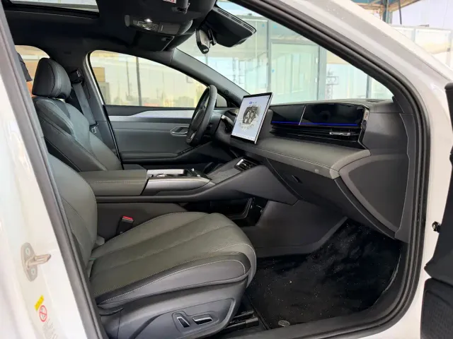 BYD Qin L — Фото автомобиля 13