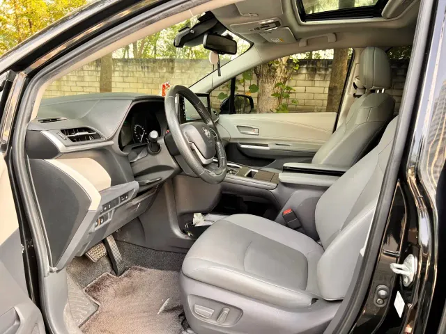 Toyota Sienna — Фото автомобиля 7
