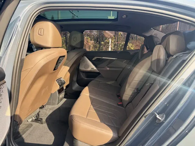 BMW 5 Series — Фото автомобиля 13