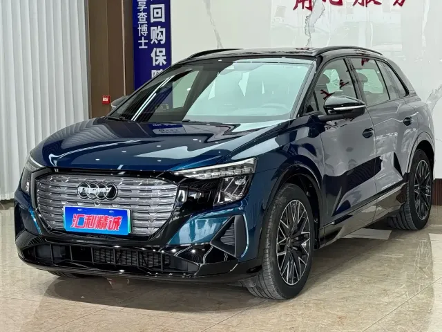 Фотография автомобиля — Audi Q5 e-tron