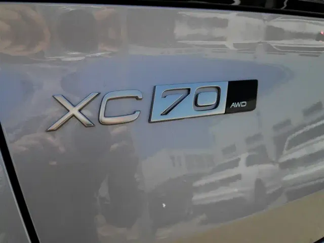 Volvo XC70 Plug-in Hybrid — Фото автомобиля 18