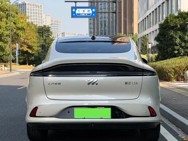 IM Motors LS6 — Фото автомобиля 12