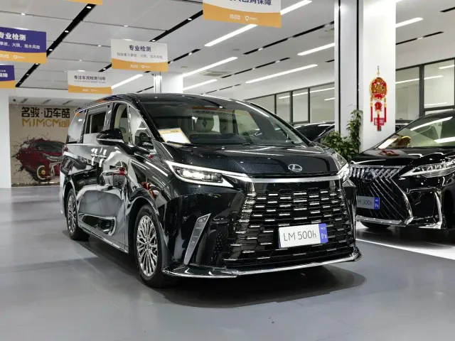 Lexus Lexus LM 2023 500h 6-Seater Prestige Edition — Фото автомобиля 4