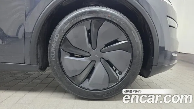 Tesla Model Y — Фото автомобиля 6