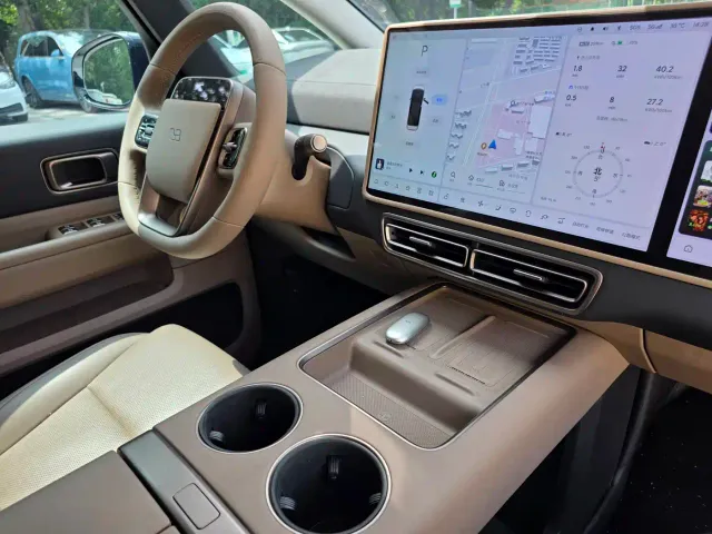 Li Auto MEGA — Фото автомобиля 15
