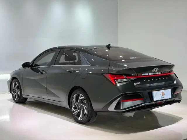 Hyundai Elantra — Фото автомобиля 6