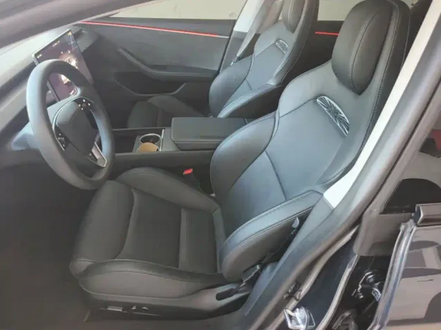 Tesla Model 3 — Фото автомобиля 14