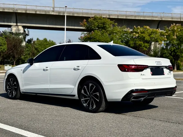 Audi A4L — Фото автомобиля 4