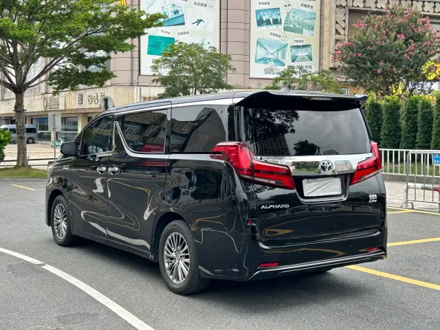 Toyota Alphard — Фото автомобиля 7