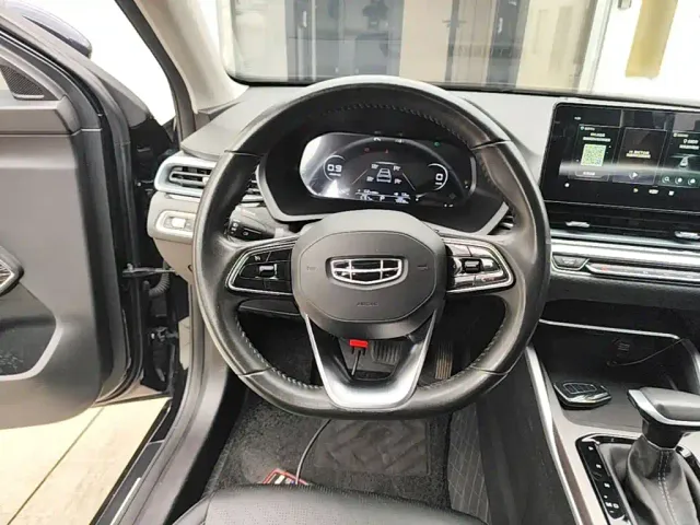 Geely Emgrand — Фото автомобиля 6