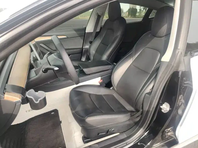 Tesla Model 3 — Фото автомобиля 14