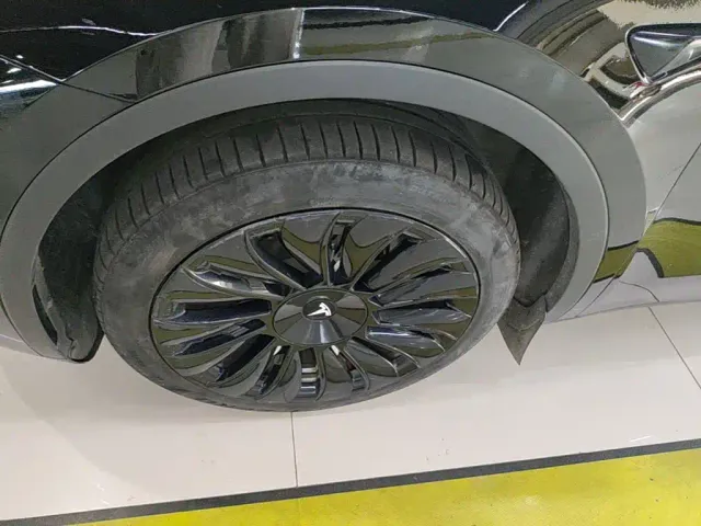 Tesla Model Y — Фото автомобиля 22