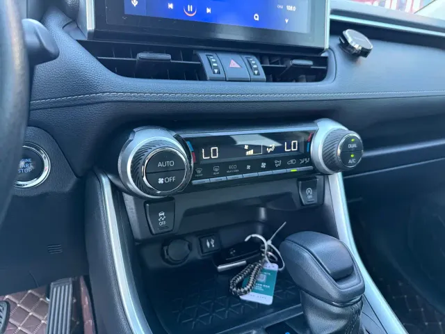 Toyota RAV4 — Фото автомобиля 12