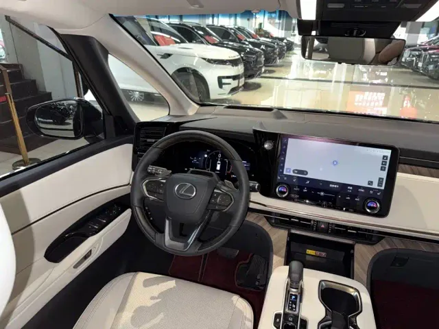 Lexus Lexus LM 2023 500h 6-Seater Prestige Edition — Фото автомобиля 26
