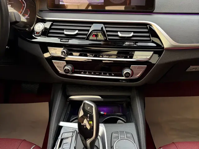 BMW 5 Series — Фото автомобиля 12