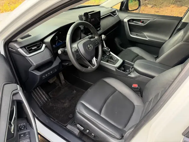 Toyota RAV4 — Фото автомобиля 3