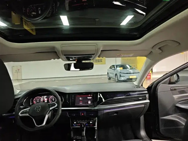 Volkswagen Passat 2025 Outstanding 380TSI Starlight Dragon Soaring Edition — Фото автомобиля 17