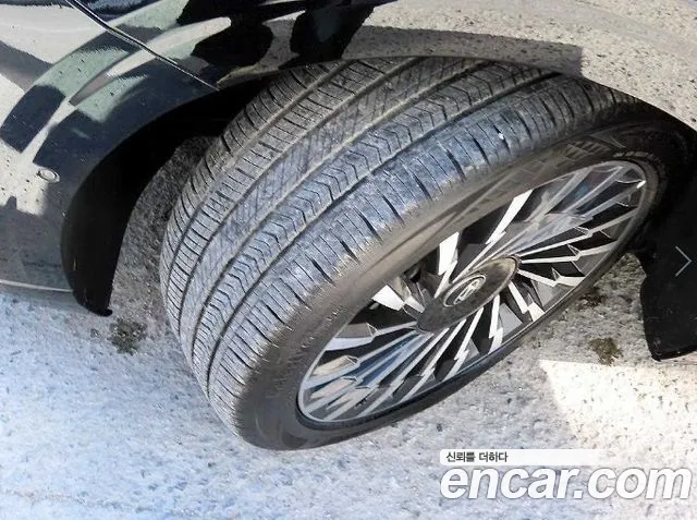Hyundai Grandeur Grandeur (GN7) 2.5 Бензин 2WD — Фото автомобиля 20