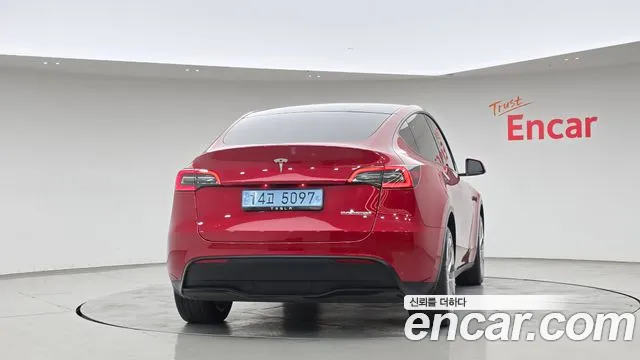 Tesla Model Y — Фото автомобиля 4