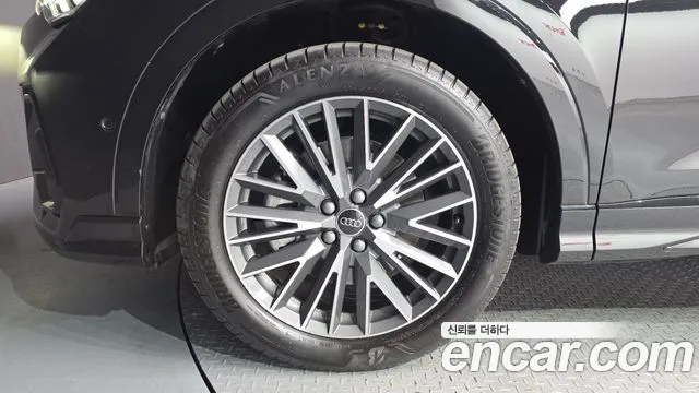 Audi Q3 40 TFSI quattro Premium — Фото автомобиля 3
