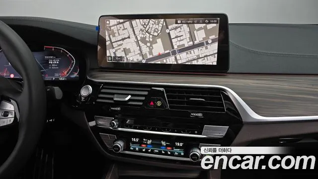 BMW 5 Series G30 — Фото автомобиля 13