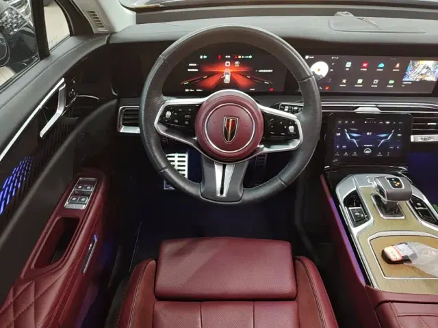 Hongqi E-HS9 — Фото автомобиля 10
