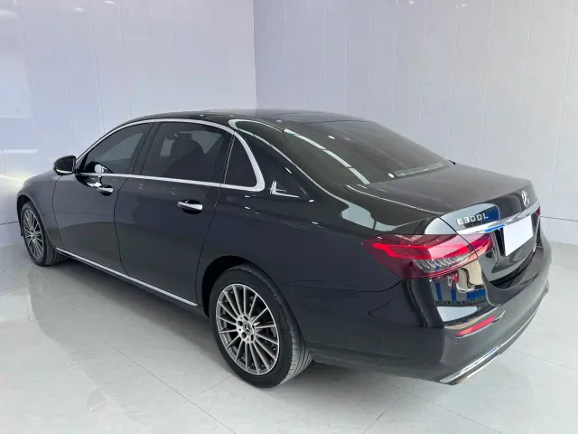Mercedes-Benz E-Class — Фото автомобиля 3