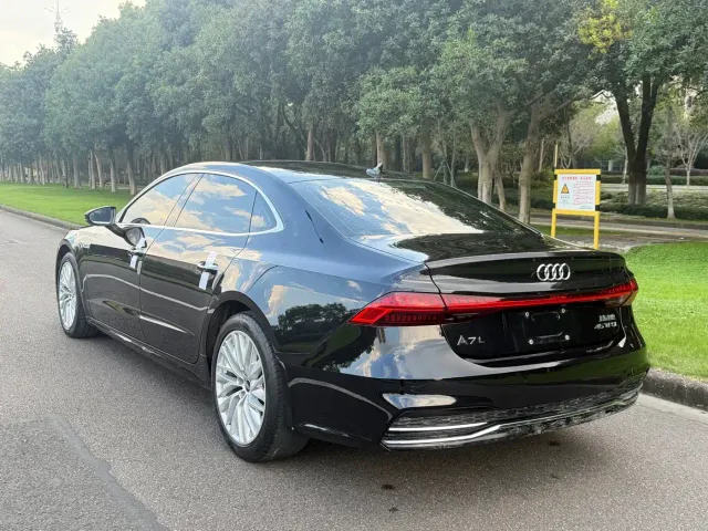 Audi A7L — Фото автомобиля 12