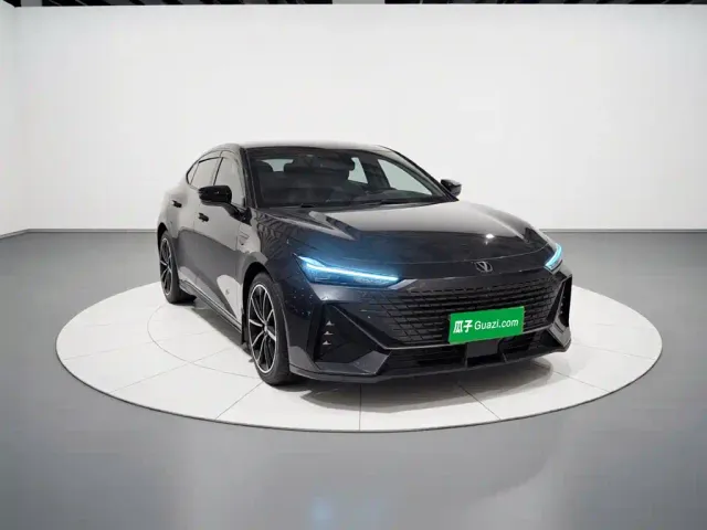 Changan Changan UNI-V 2022 1.5T Premium Model — Фото автомобиля 3