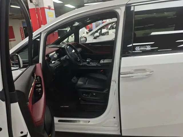GAC Trumpchi M8 — Фото автомобиля 6