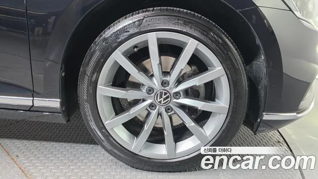 Volkswagen Passat — Фото автомобиля 5