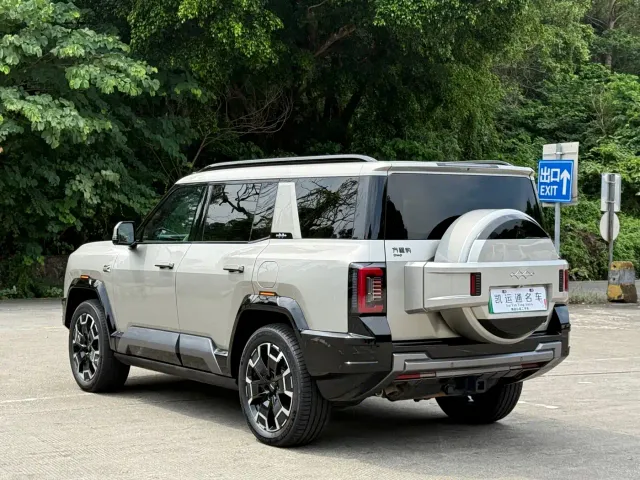 BYD FangChengBao Leopard 8 — Фото автомобиля 14