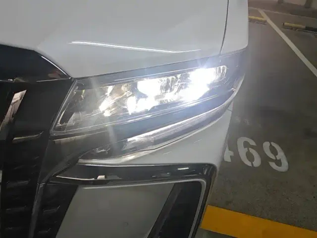Toyota Alphard — Фото автомобиля 5