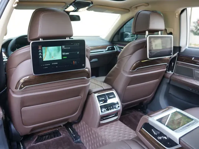 BMW 7 Series — Фото автомобиля 27