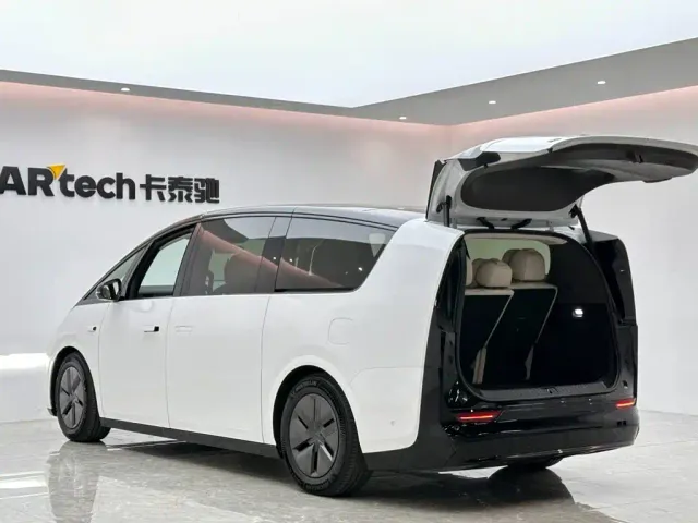 Li Auto MEGA — Фото автомобиля 23