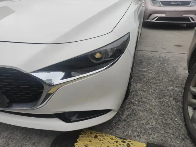 Mazda Axela — Фото автомобиля 23