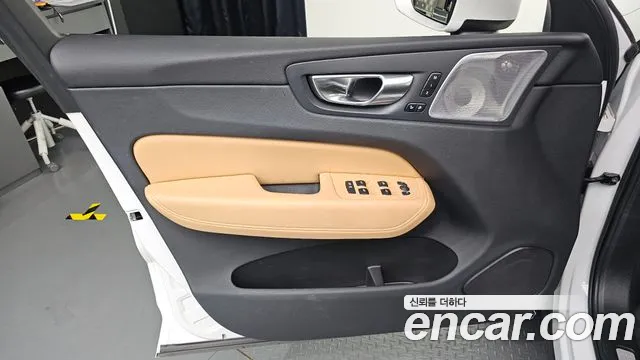 Volvo XC60 Generation 2 — Фото автомобиля 24