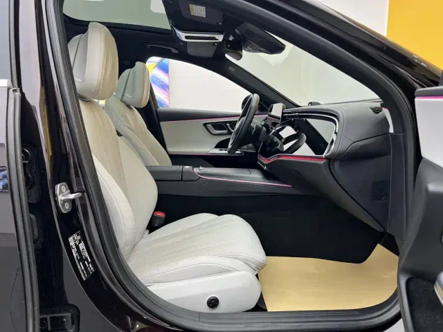 Mercedes-Benz E-Class — Фото автомобиля 17