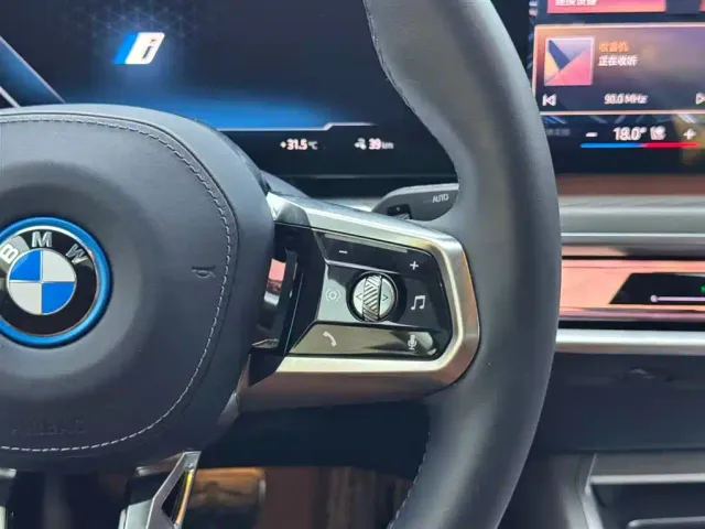 BMW i7 — Фото автомобиля 16