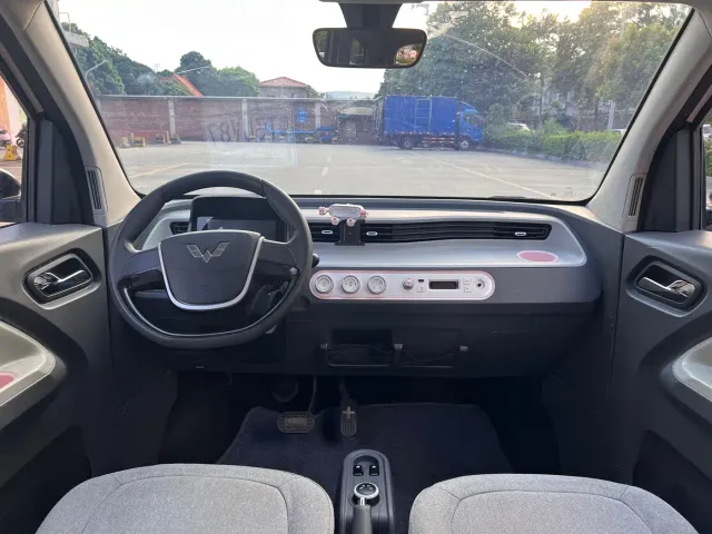 Wuling Hongguang Mini EV — Фото автомобиля 11