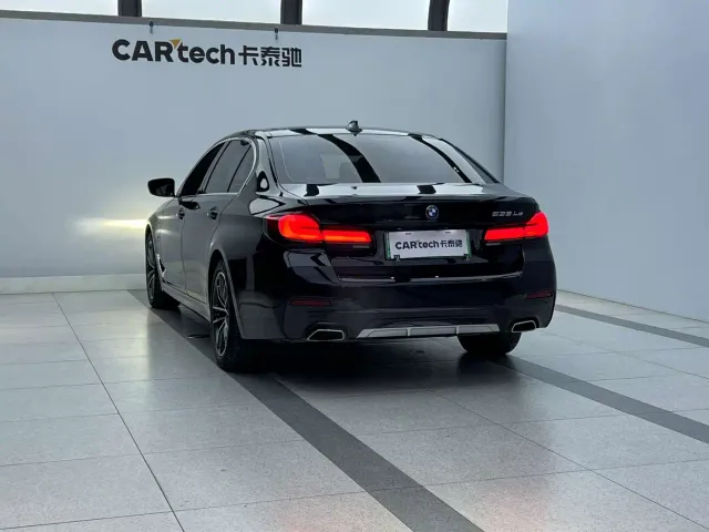 BMW 5 Series — Фото автомобиля 4
