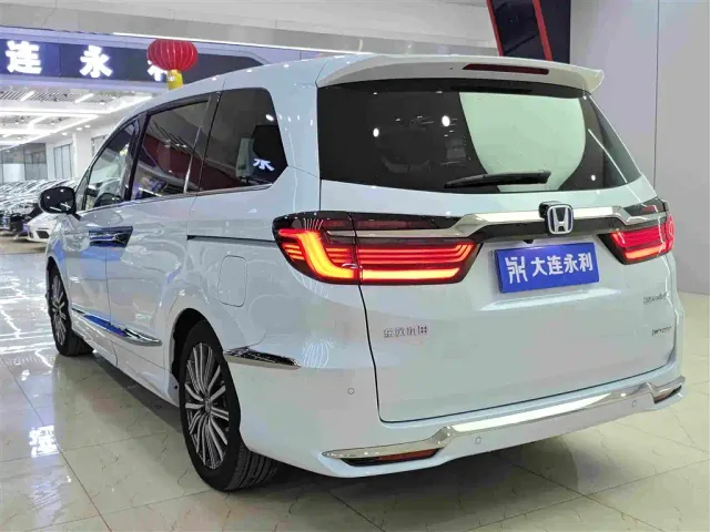 Honda Elysion — Фото автомобиля 15