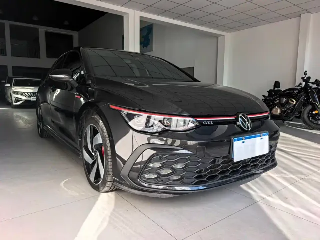 Volkswagen Golf GTI — Фото автомобиля 3