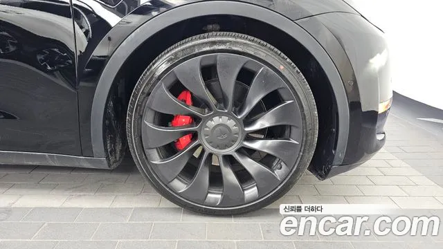 Tesla Model Y — Фото автомобиля 6
