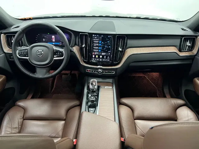 Volvo XC60 — Фото автомобиля 6