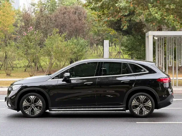 Mercedes-Benz EQE SUV — Фото автомобиля 10