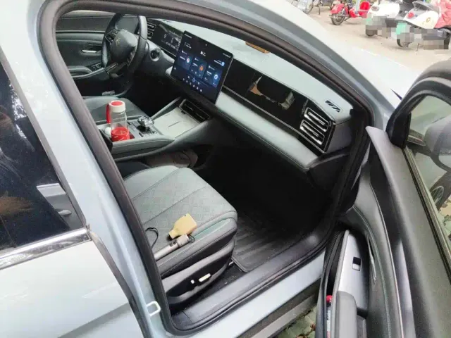 BYD Qin L — Фото автомобиля 13