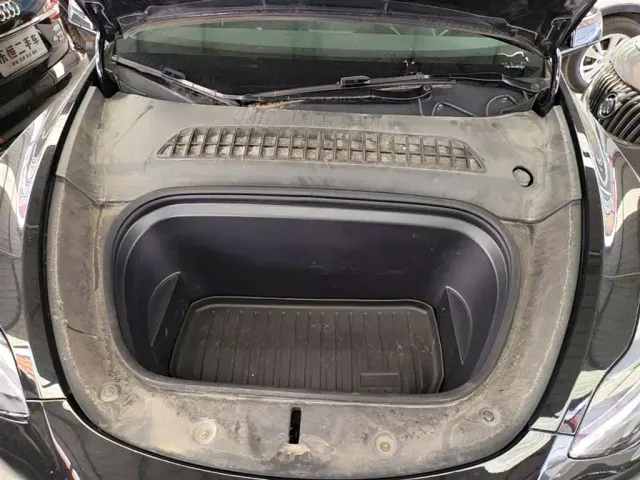 Tesla Model Y — Фото автомобиля 19