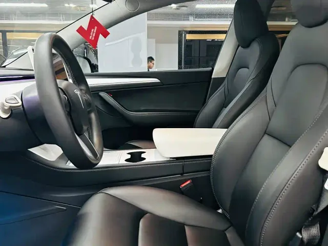 Tesla Model Y — Фото автомобиля 8